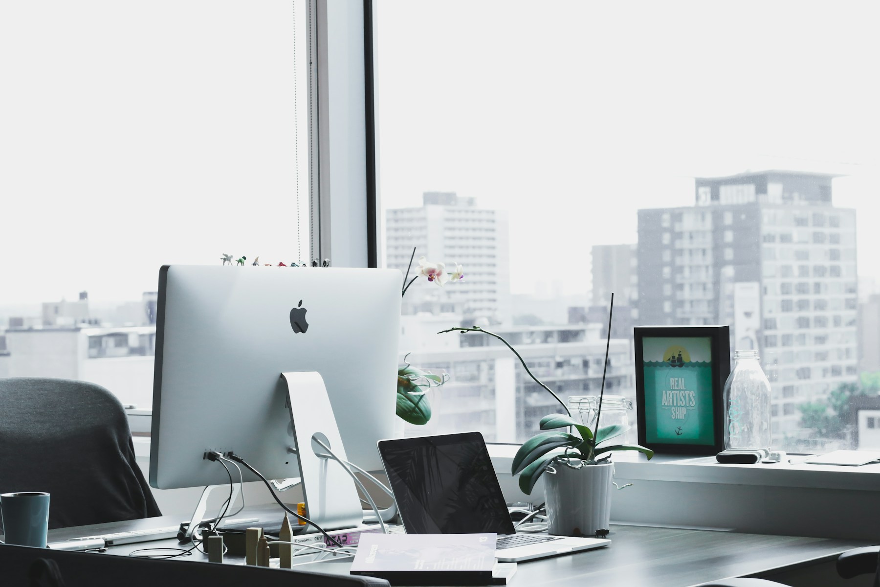 The Small Desk That Keeps a Project Moving